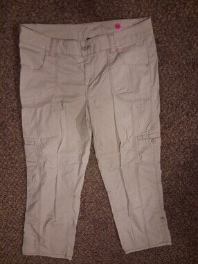 Apt. 9 Women's Cream Cargo Capris with Utility Pockets